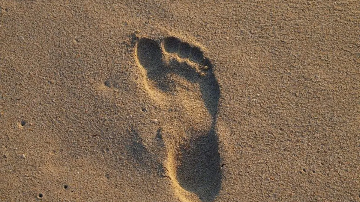 Footprint sand 772x579