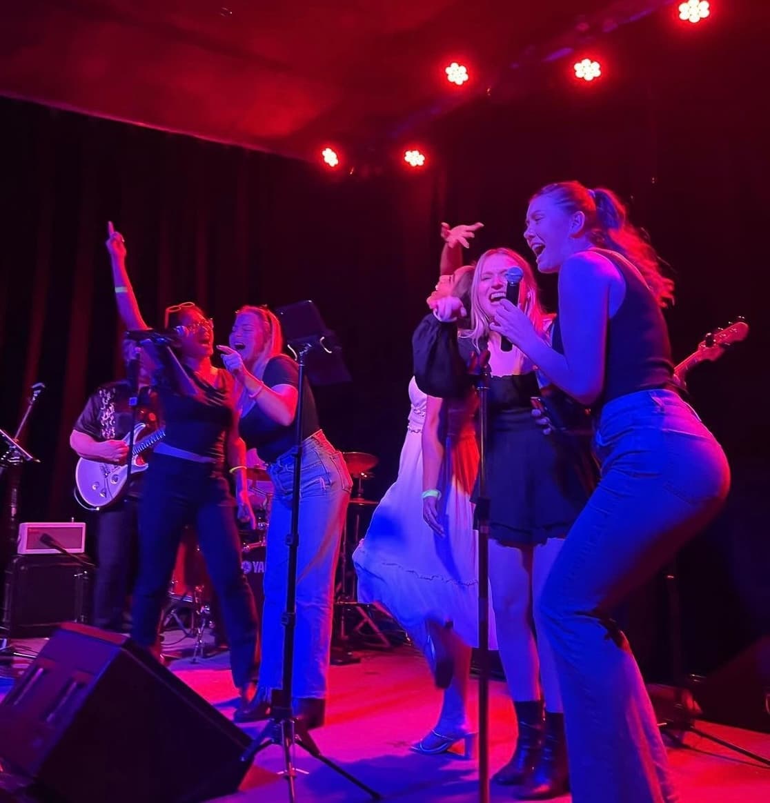 Adaoke singing