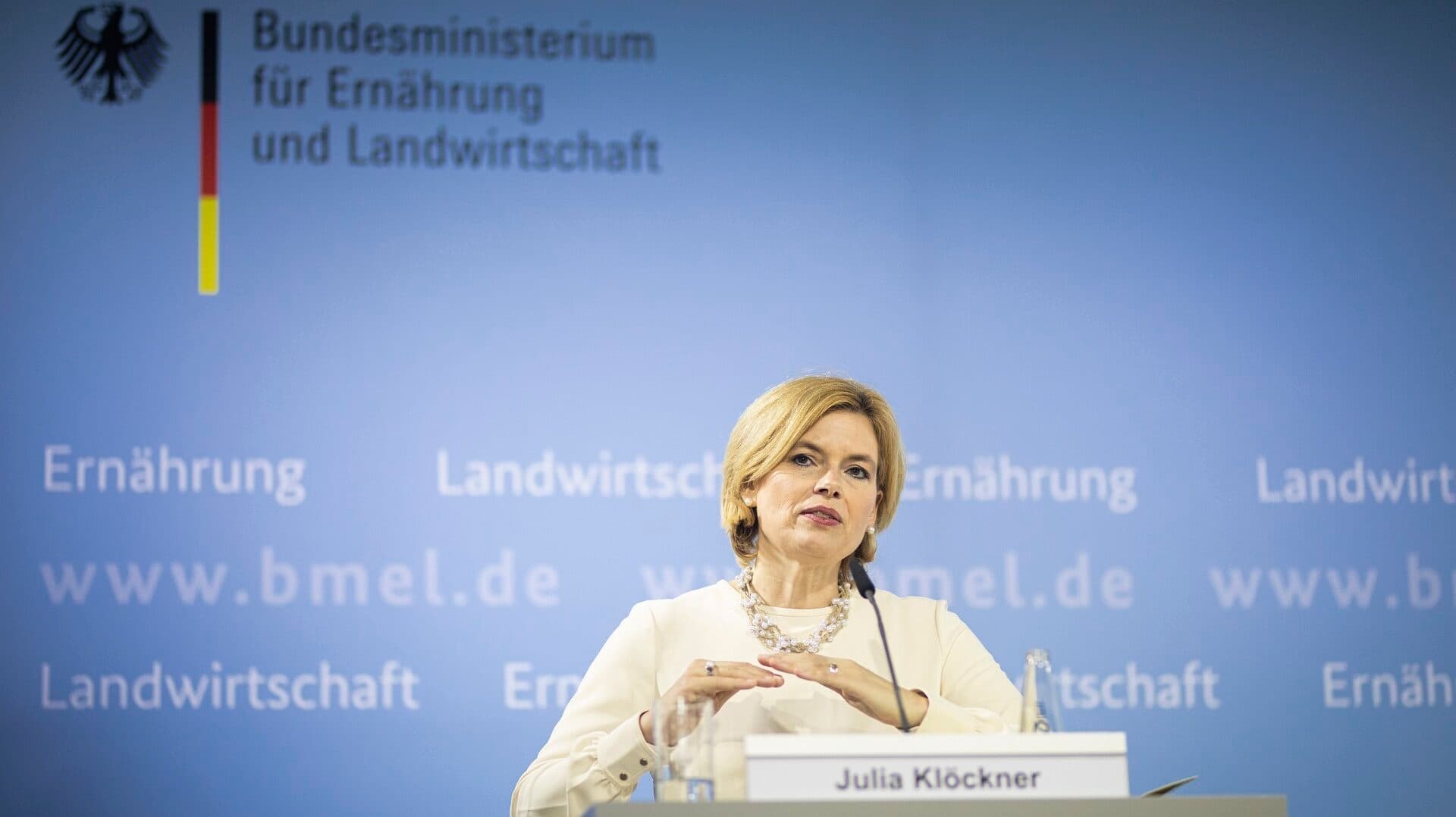 Julia Klöckner bei einer Pressekonferenz