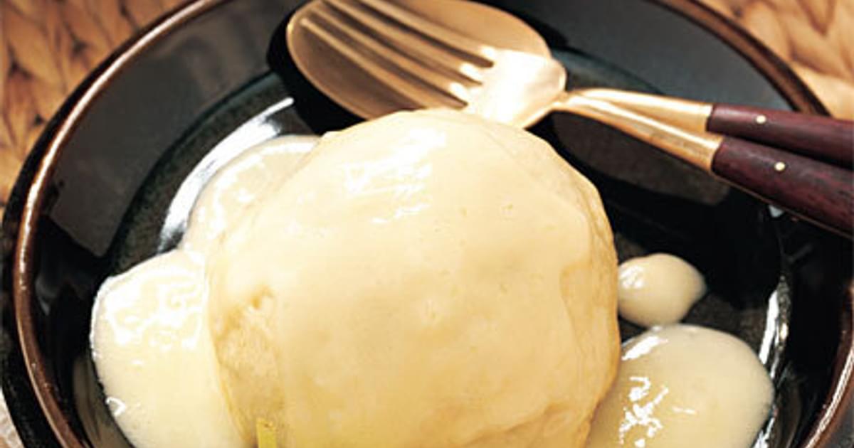 Dampfnudeln mit WeinsoÃe â