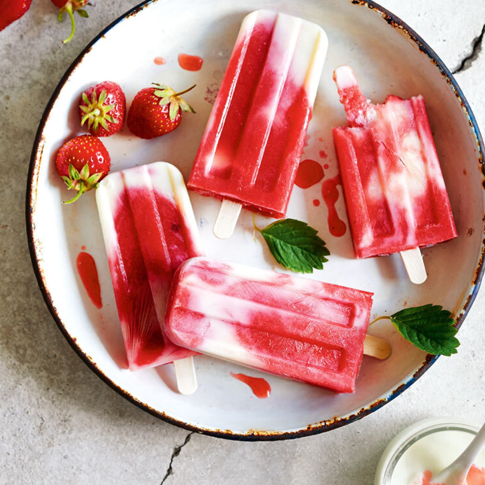 Erdbeer-Rhabarber-Eis
