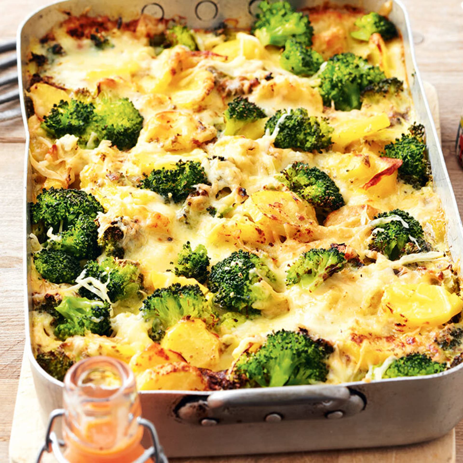 Kartoffel Brokkoli Auflauf Mit Tomatensosse Schrot Korn Brokkoli Blumenkohl Kartoffel Auflauf