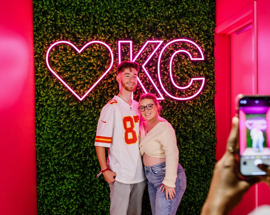 T Mobile Club Magenta 1080x860 3