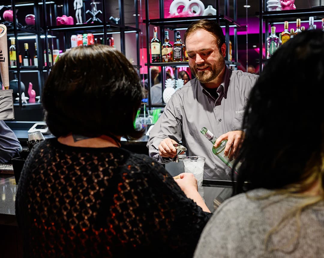 T Mobile Club Magenta 1080x860 7