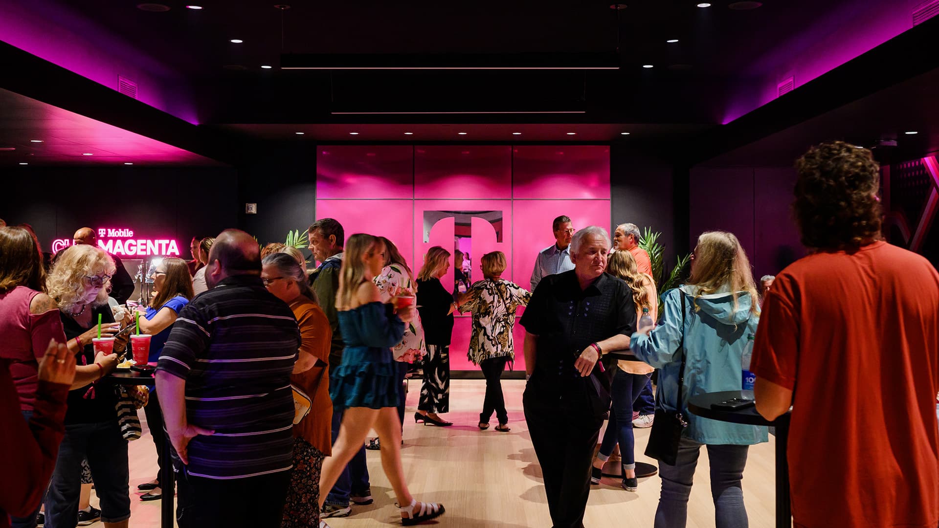 T Mobile Club Magenta 1920x1080 6