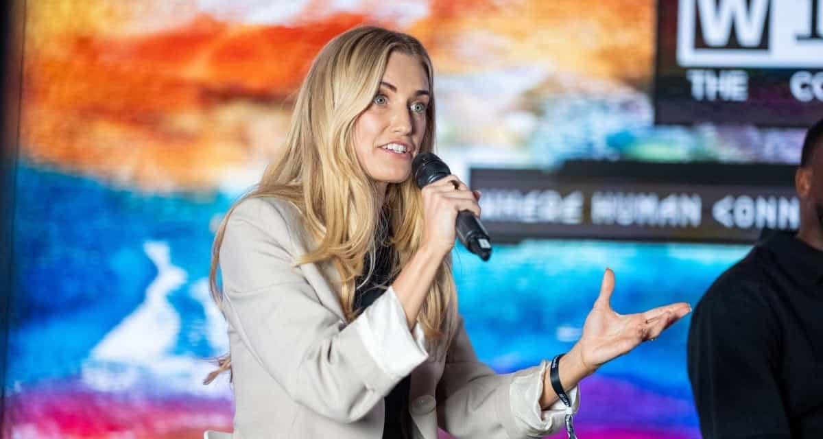 Niamh Donnelly of Akara speaking at The Connection Code