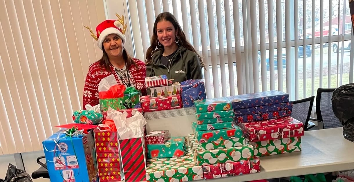 Sparks GIves Back Detroit