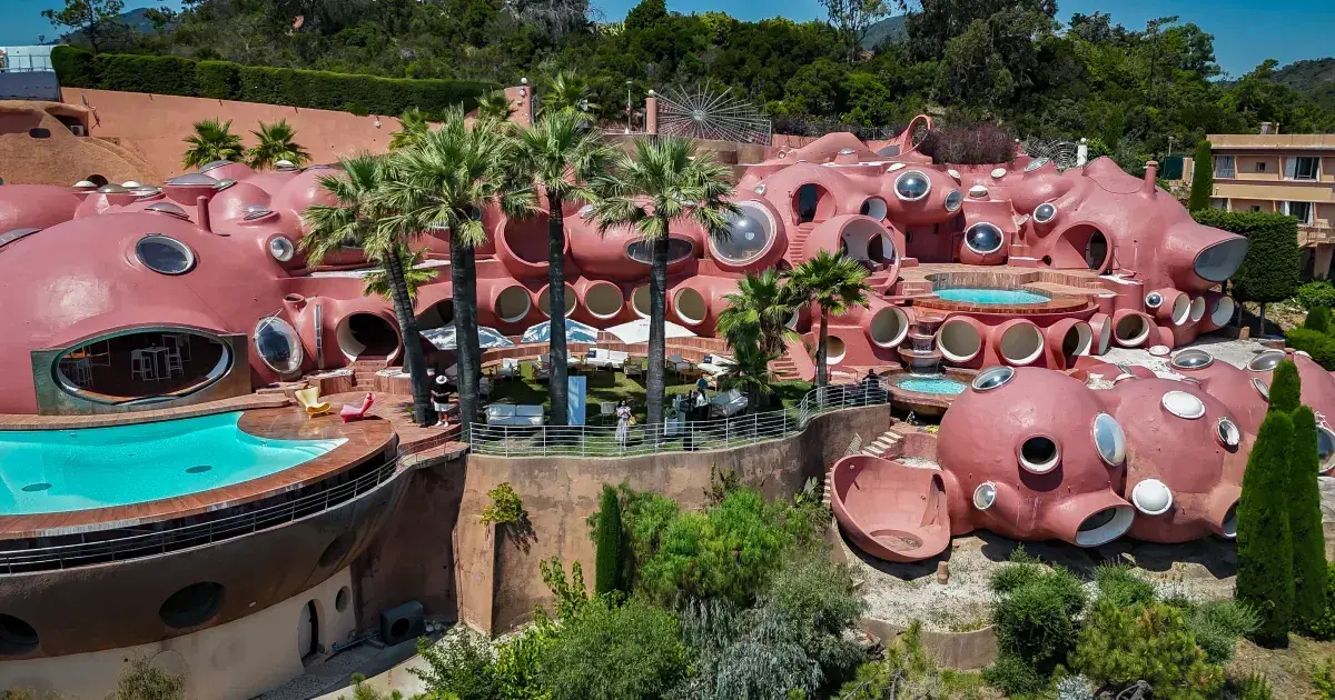 Le Palais Bulles Exterior — Antti Lovag's Bubble Architecture