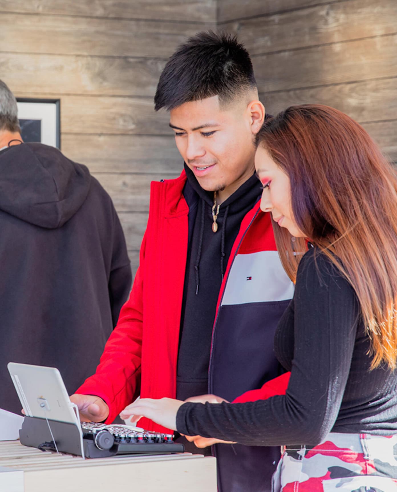 B8ta mobileroadtour experience images24 1 2x