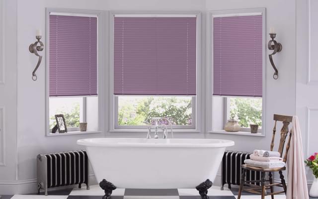 Aluminium Venetian Blind in Mauve in a Bathroom 1