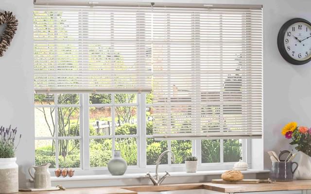 Aluminium Venetian Cashew Kitchen small