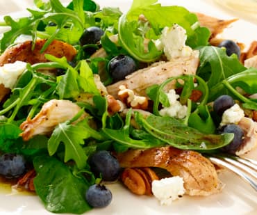GRILED CHICKEN SALAD WITH FRESH BLUEBERRIES, PECANS & HONEY