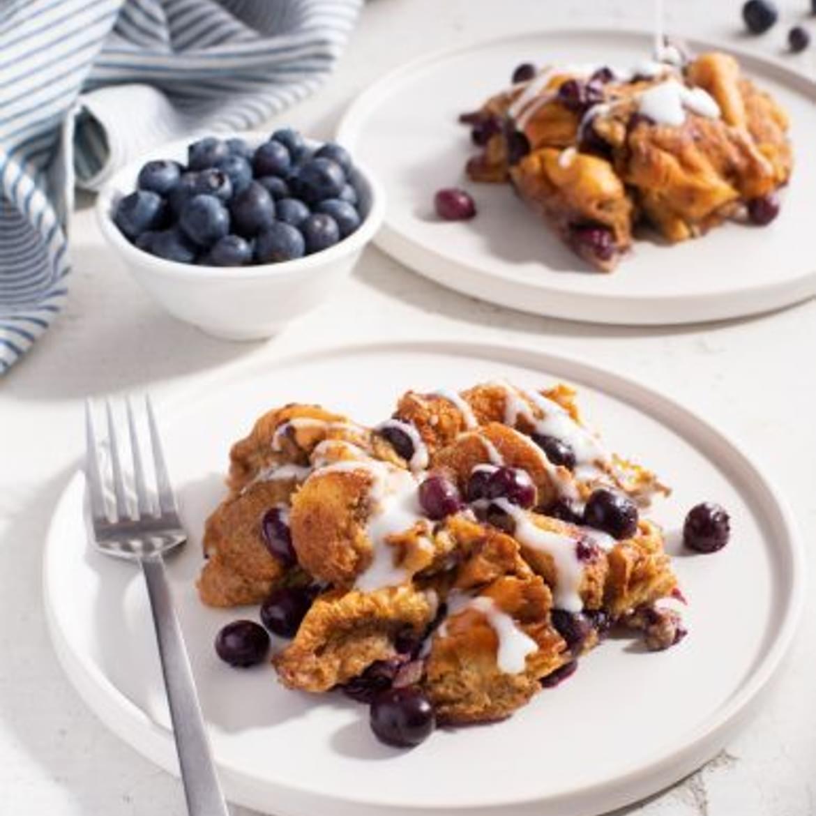 Slow Cooker Cinnamon Roll Casserole with Blueberries 050 386x566