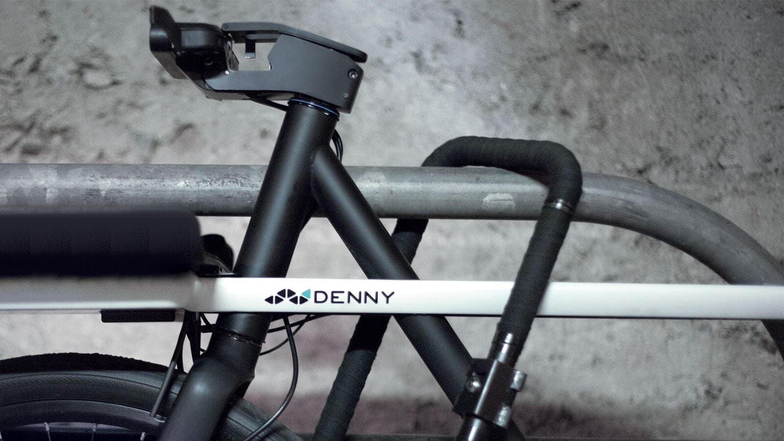 Denny bike fixed to pole with locking handlebar loop