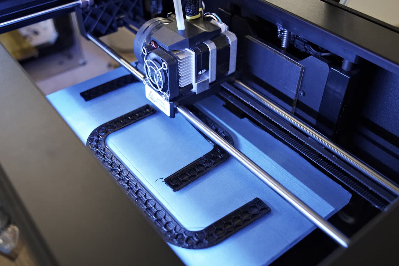 3D printer printing Denny bike handlebar prototype