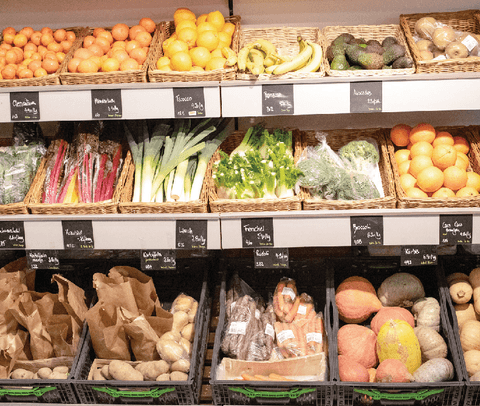 Gemüse-Auslage mit saisonalem Angebot. So «fehlen» im Winter Tomaten und andere Sommergemüse.