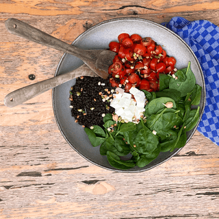 Salat mit schwarzen Linsen