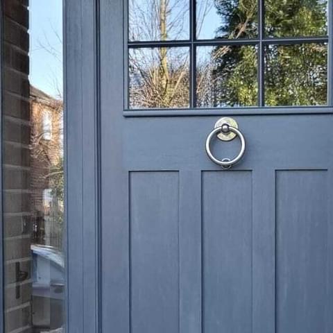 Door with knocker side pane