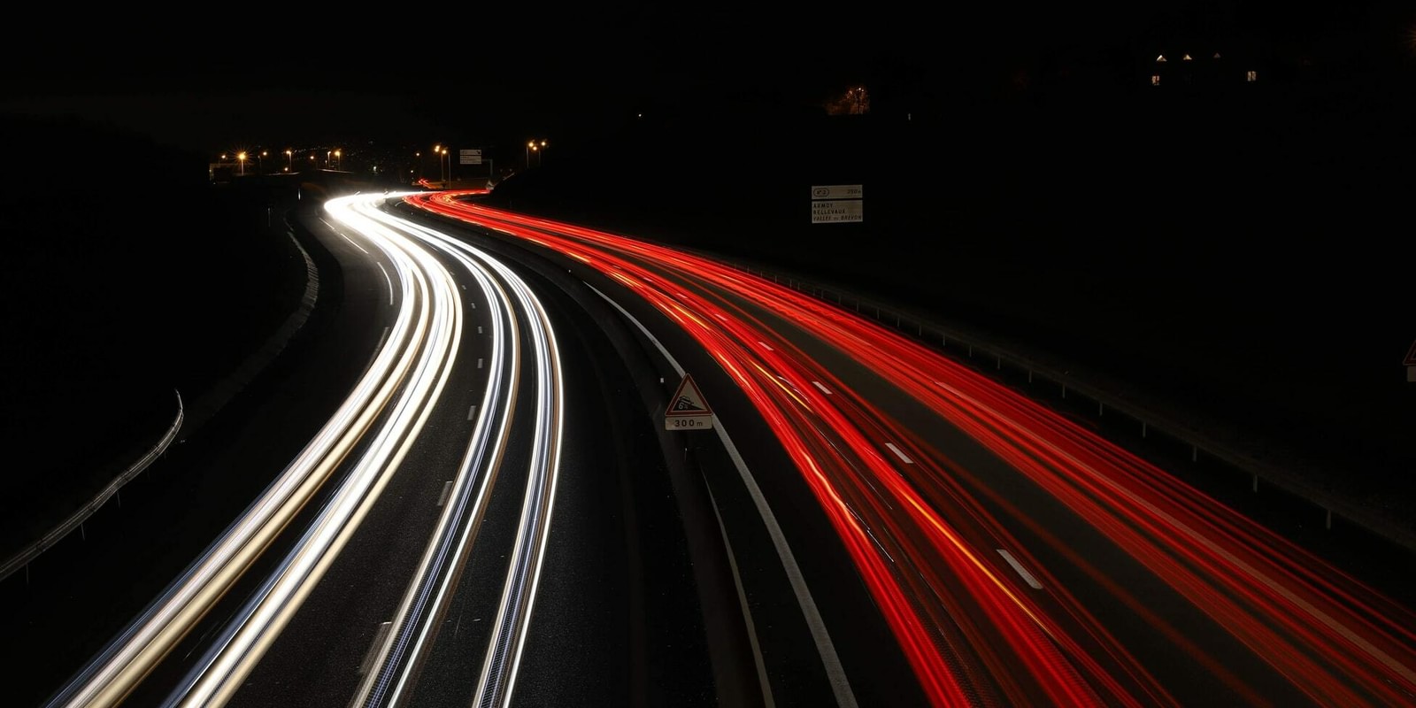 Verkehr bei Nacht