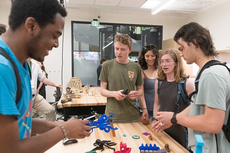 students work together in the makerspace