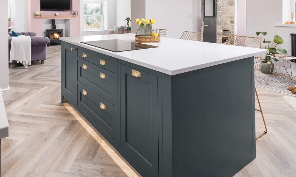 Choosing your perfect worktop: Quartz or Solid Surface?