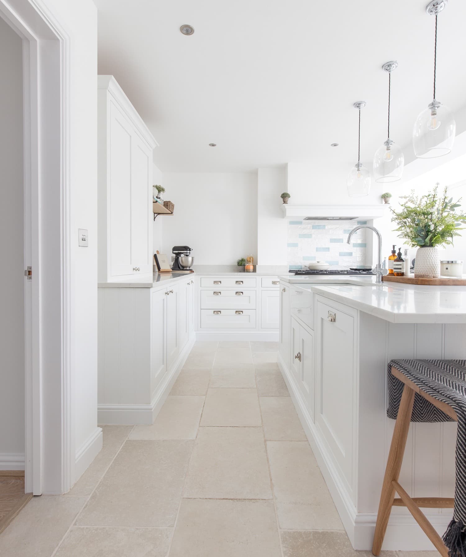 Airy kitchen space with quartz worktops