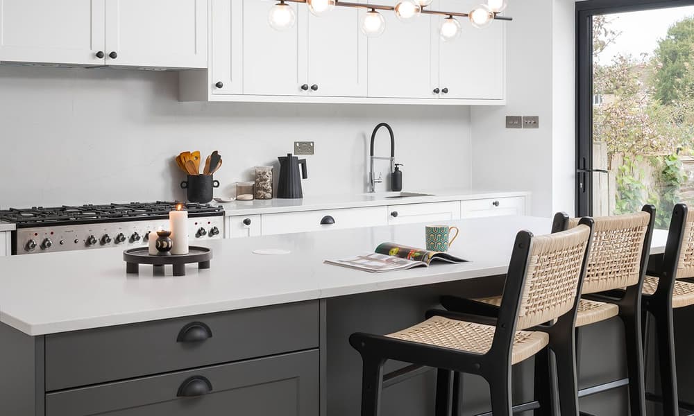 Dynamic and Dark: How to style your kitchen with dark tones