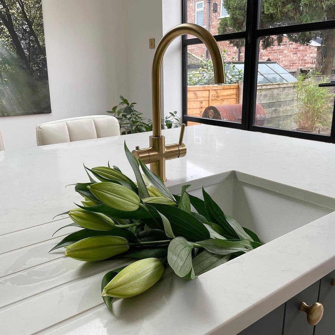 Shaker kitchen with marble effect quartz worktops