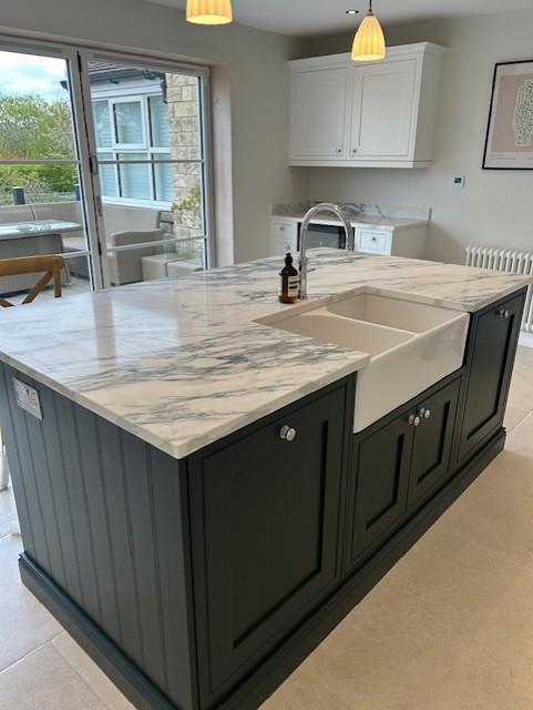 Kitchen island with Stonelore Verde Nuvola Quartz