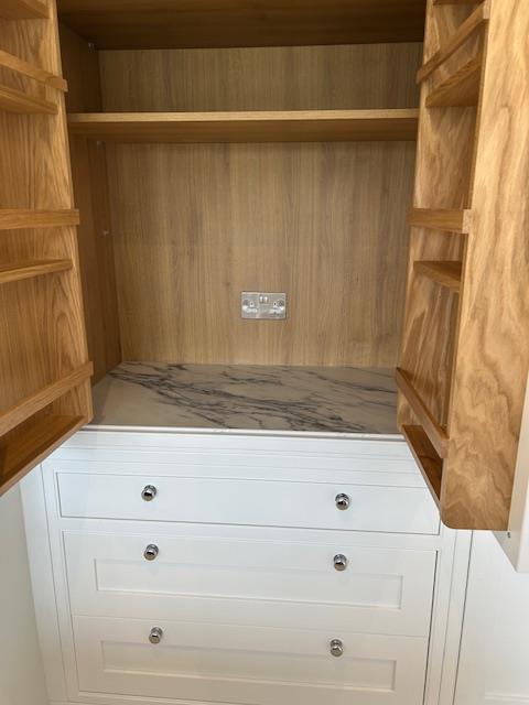 Verde Nuvola Quartz in pantry