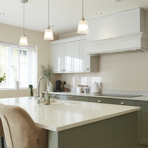 Two tone quartz worktop kitchen 2