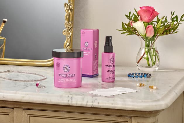 Jewel sparkle cleaner for cleaning gemstone jewellery at home