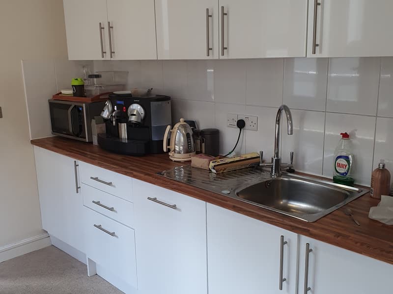 Short kitchen run in White Gloss