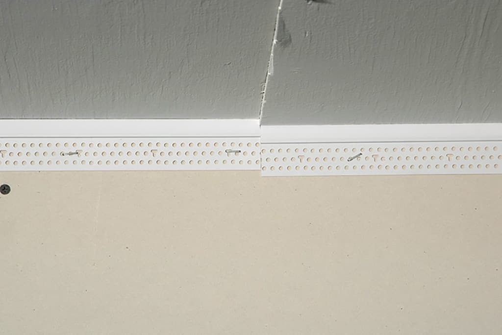 When installing Deflection Bead with uneven ceilings, cut the Deflection Bead into two pieces and install them seperately.