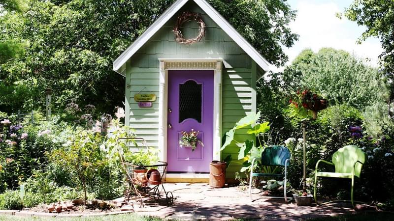 The Best Paints For Sheds & How To Apply Them