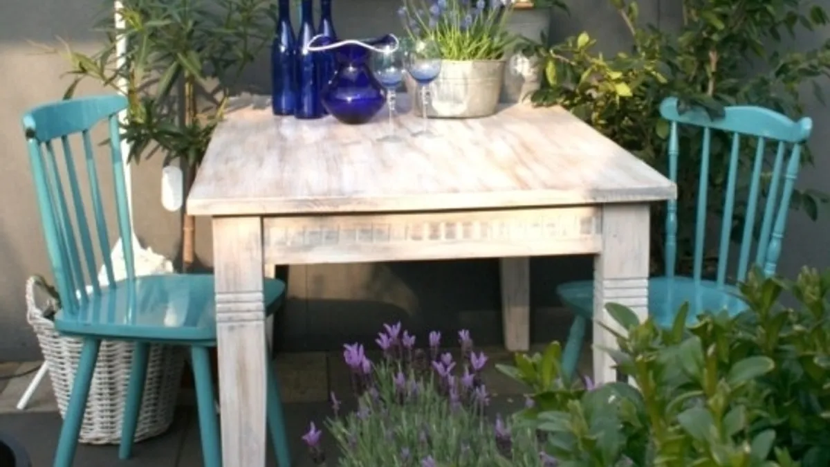Painted garden furniture ideas