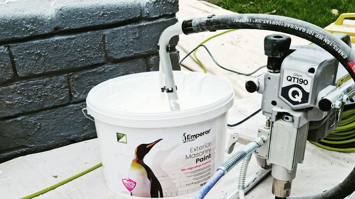 Sprayer for masonry paint