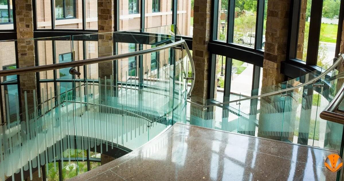 5 Modern Curved Glass Staircase Railing Ideas