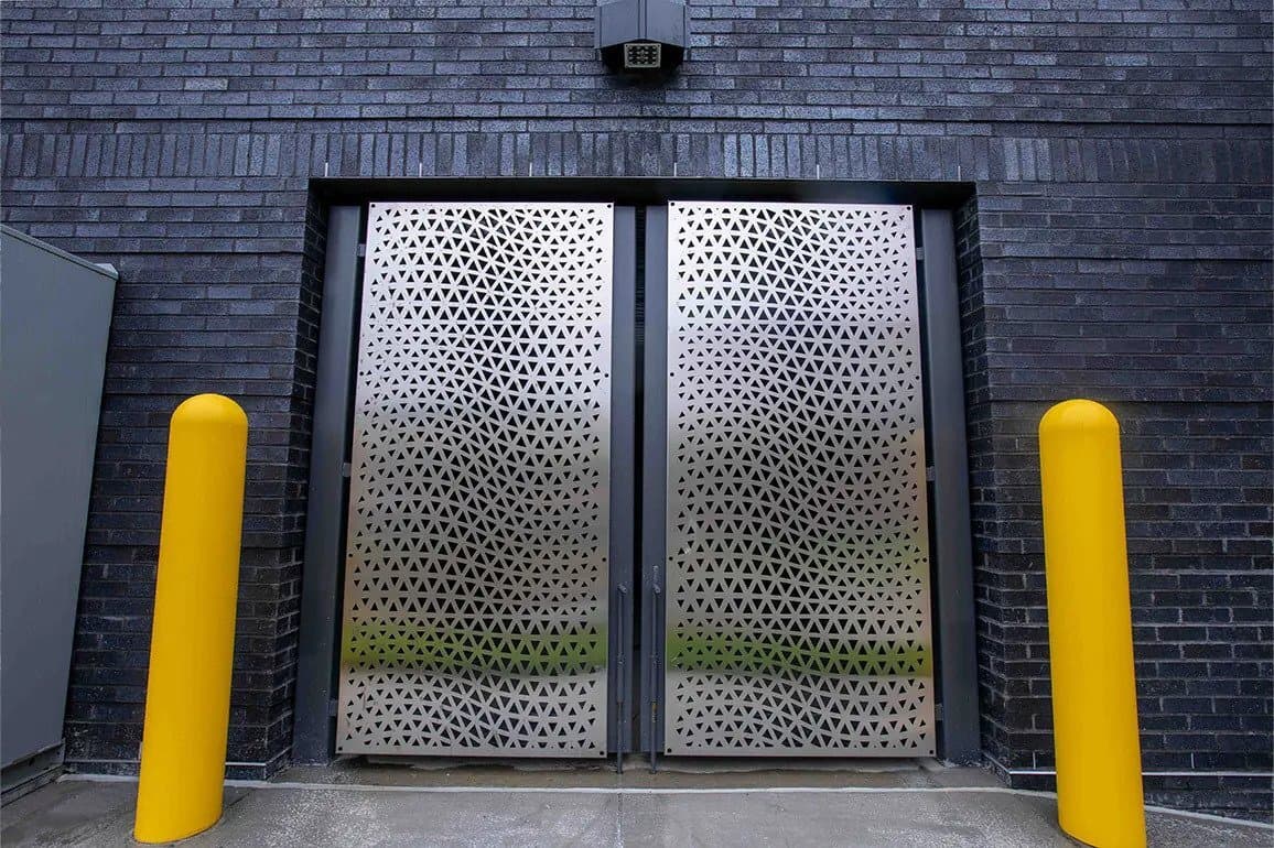 Spruce up the Enterance