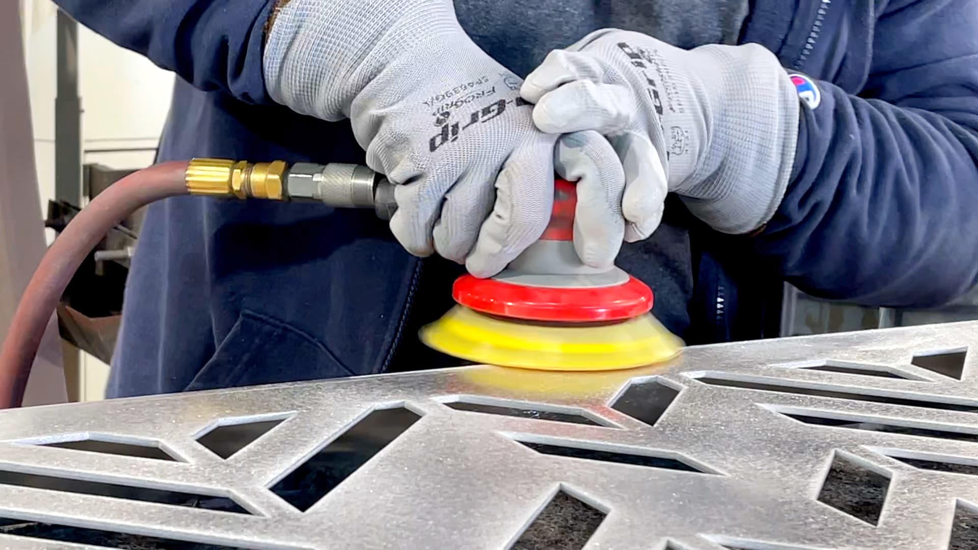 Jitterbug finishing on bent metal panels