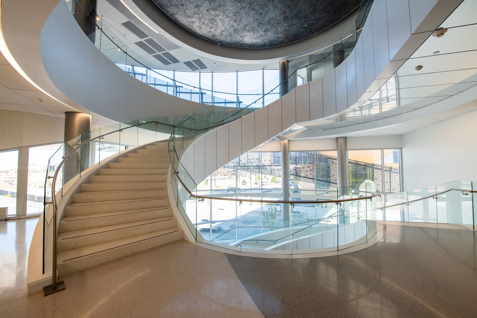 CURVED SHOE GLASS RAILING CSU FT