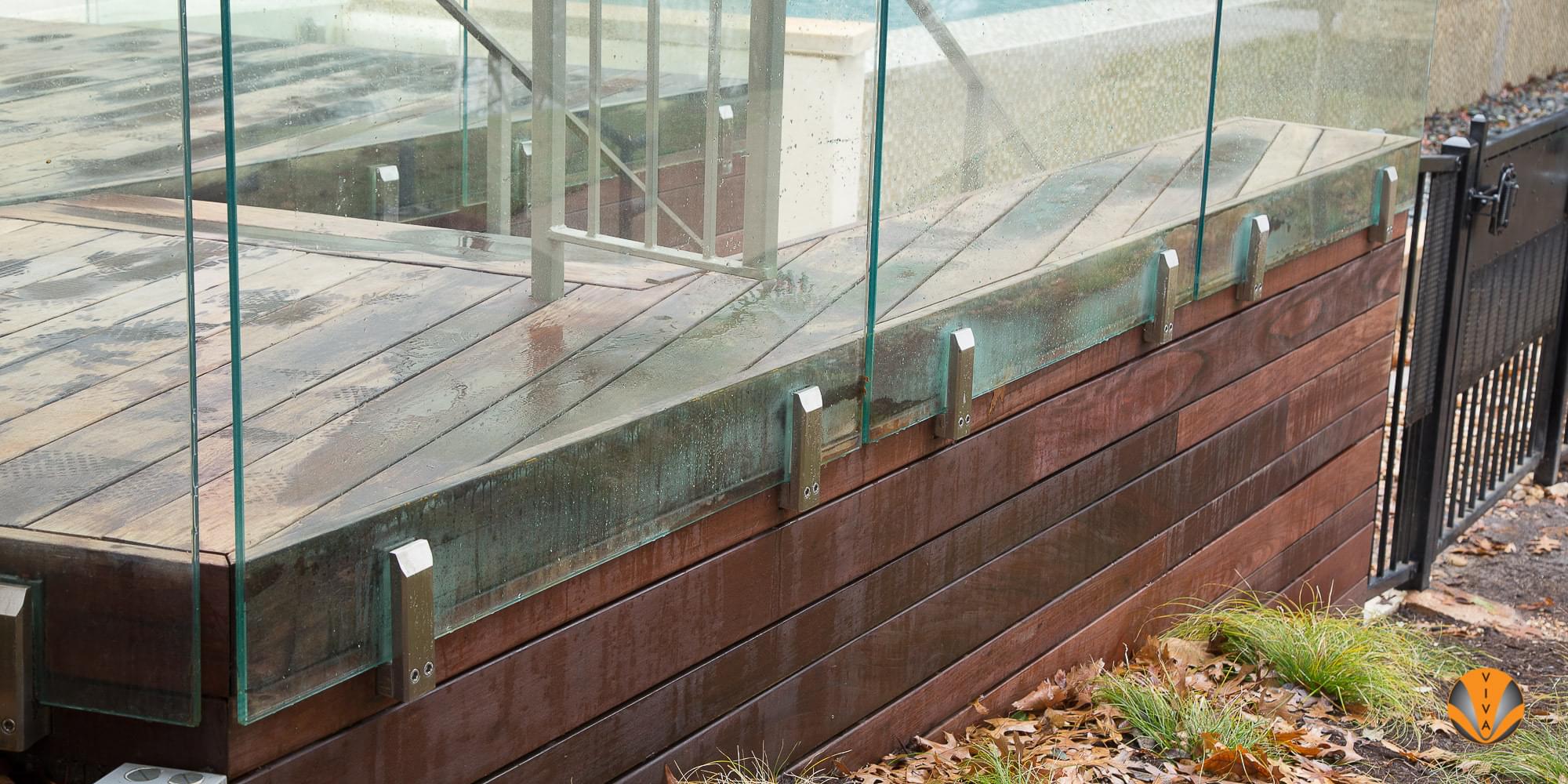 Viewing Point Railing VISIO Point Supported Hardware | Hotel Radisson Dallas | VIVA Railings