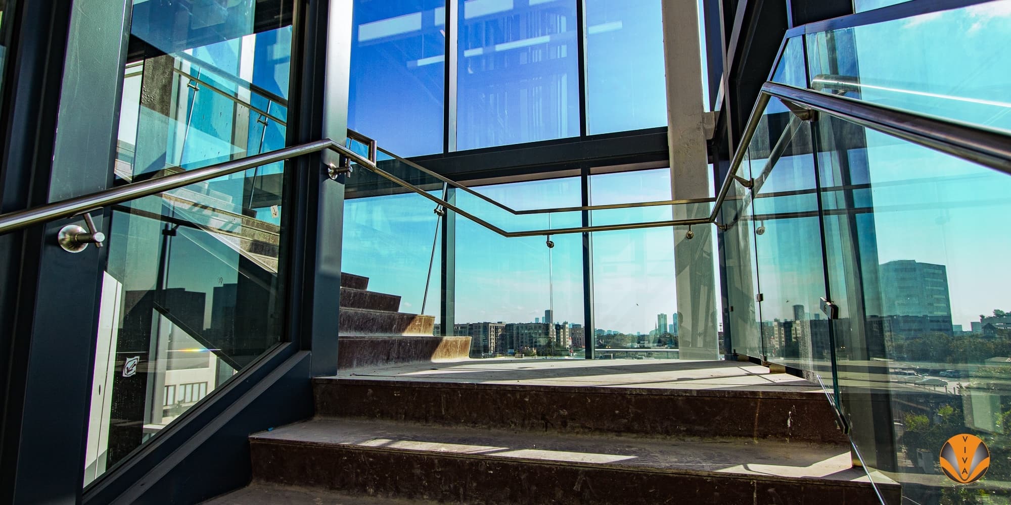 STRUCTURAL GLASS SYSTEM SHOE HIGHLAND VILLAGE END CAP 2 of 20