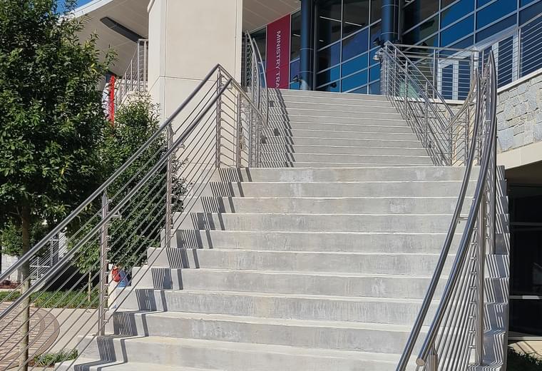 CIRCA® Horizontal Multiline Railing System - Viva… | VIVA Railings
