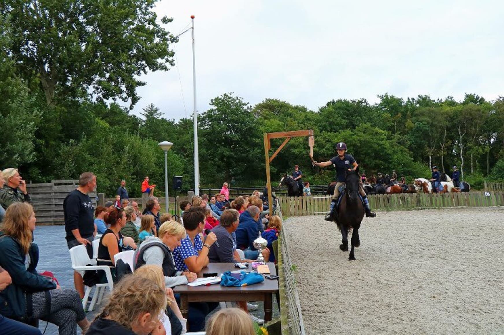 Ringsteken te paard