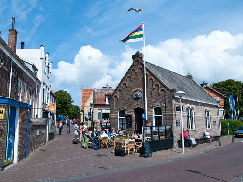Terschelling West begin Torenstraat met Wakend Oog