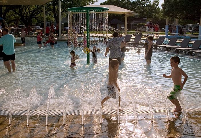 Colonialparkfamilyaquaticcenter Sliderdetail4 700X480