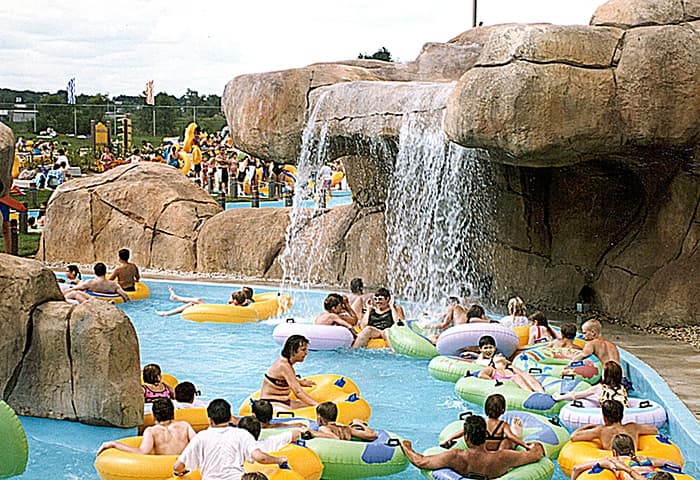 Magicwaterswaterpark Lazyriver Sliderdetail 700X480