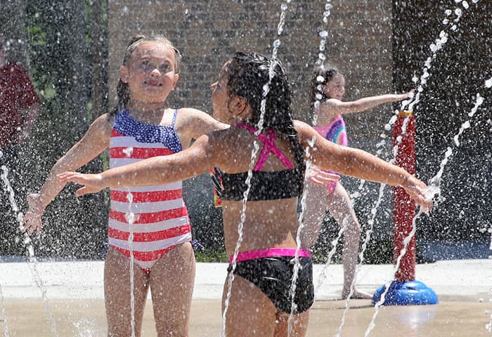 Founders Splash Pad Slider Detail2 700x480