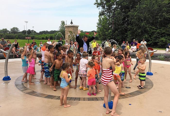 Founders Splash Pad Slider Detail 700x480